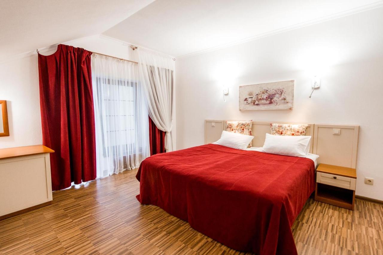 Hotel Veselyj Zajets Pirnove Esterno foto