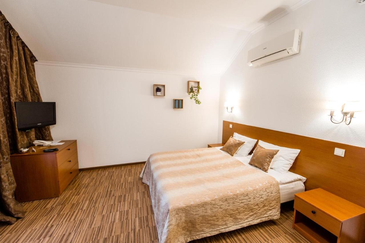 Hotel Veselyj Zajets Pirnove Esterno foto