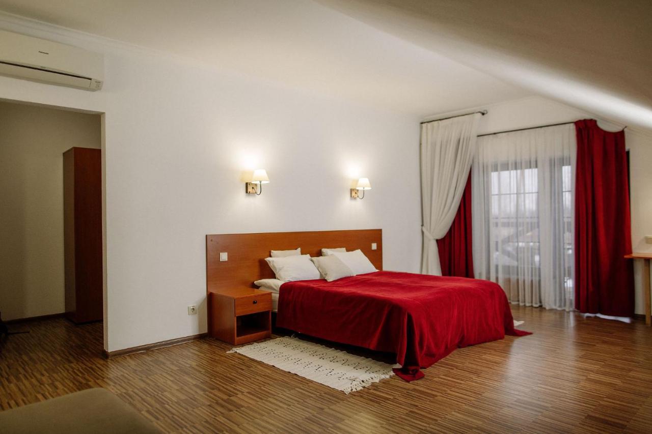 Hotel Veselyj Zajets Pirnove Esterno foto