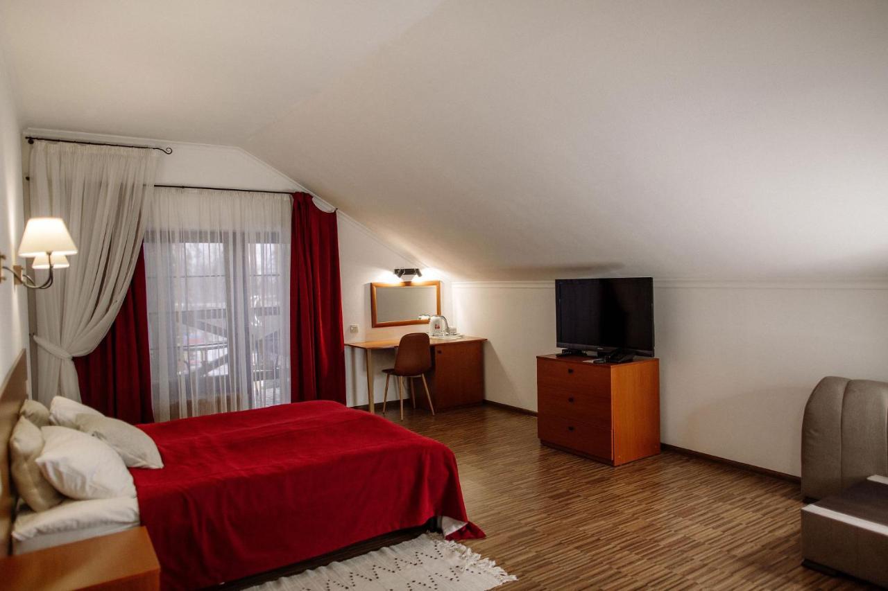 Hotel Veselyj Zajets Pirnove Esterno foto